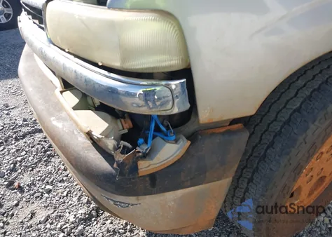 2006 Chevrolet Suburban 1500 Ls z USA, uszkodzony, nr VIN 1GNEC16Z96J173180